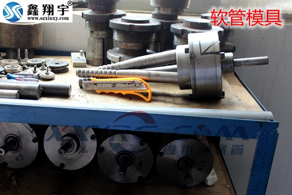 工業軟管,pu吸(xī)塵管生產模具 工(gōng)業軟管,pu吸塵(chén)管生產(chǎn)模具